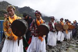 Full moon festival draws pilgrims, revellers and shamans to Himalayan lakes (Photo Gallery)